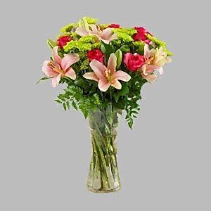 Vazoda Gül Ve Lilyum